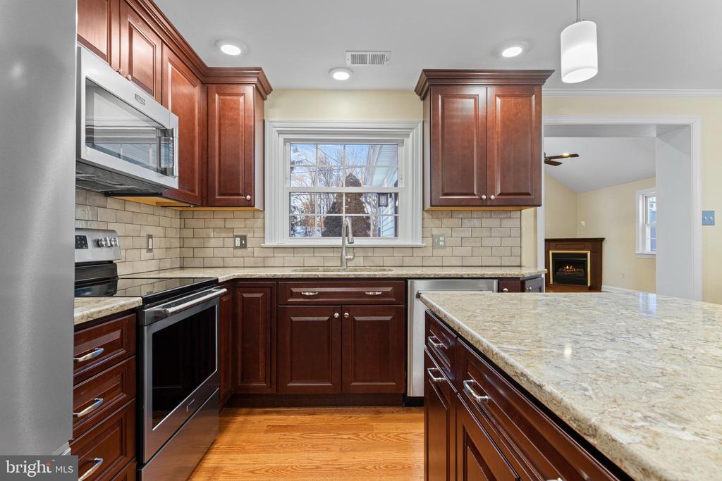 302 GOVERNORS DRIVE