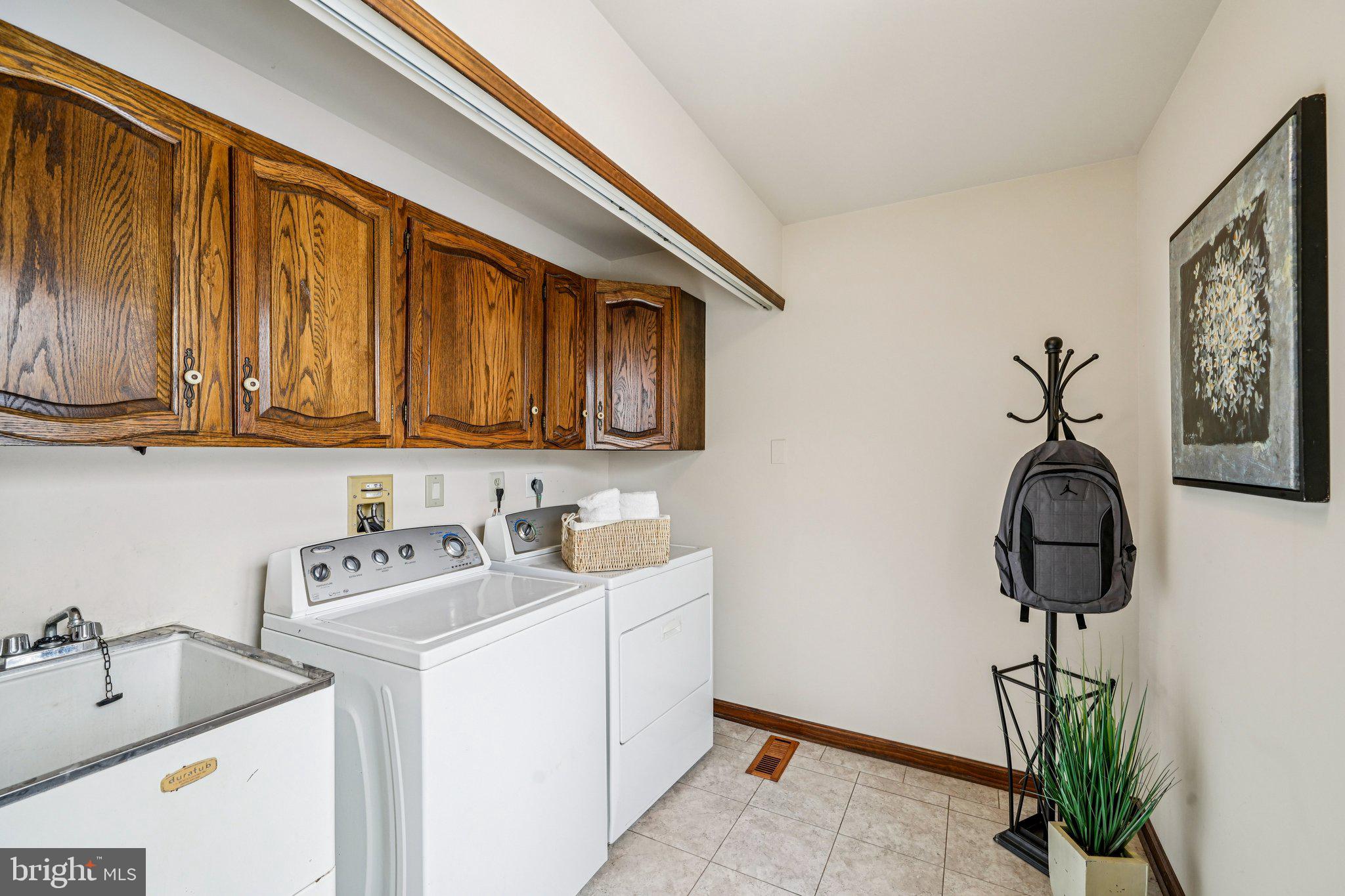 806 NORTHWINDS DRIVE