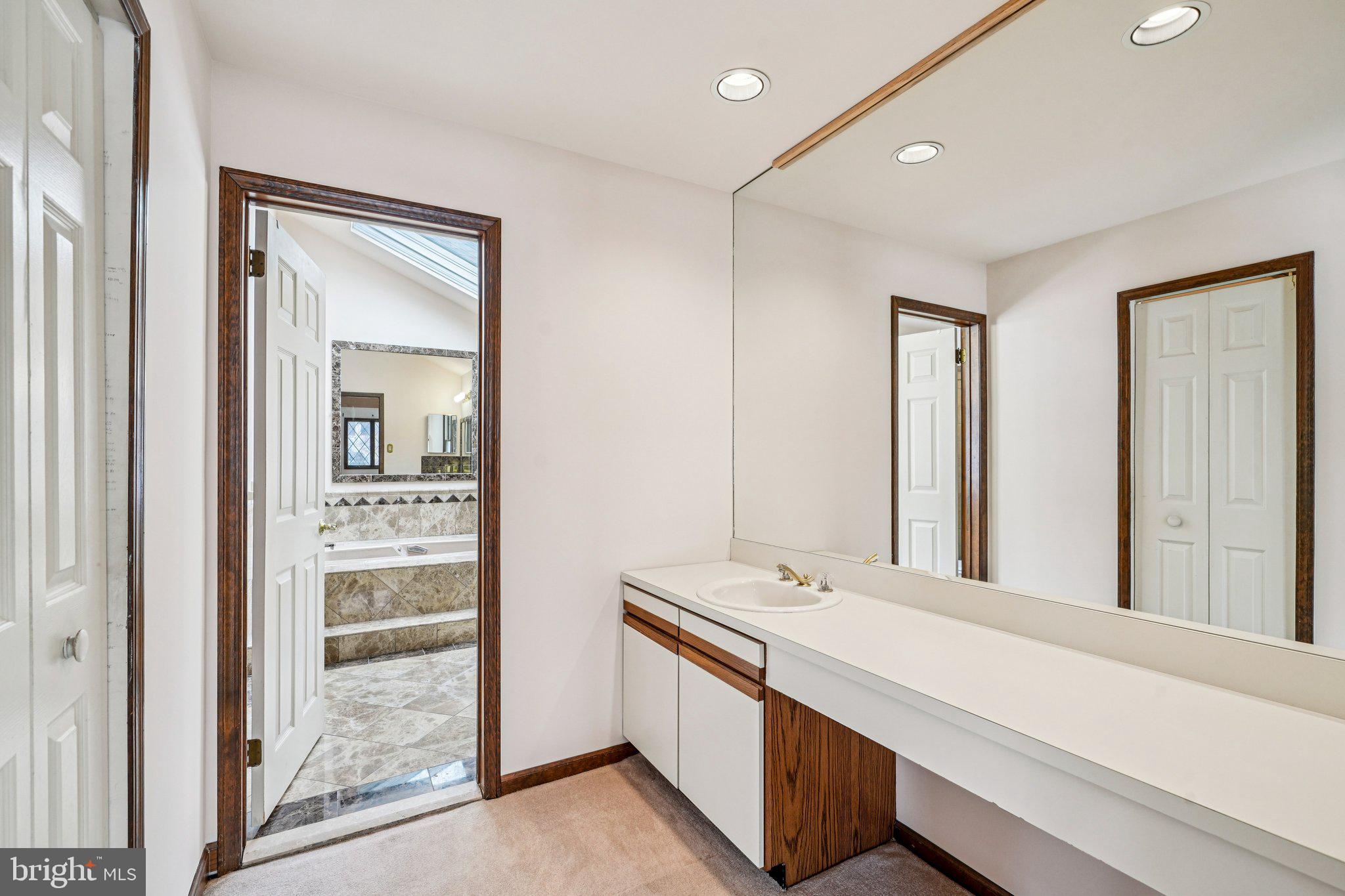 806 NORTHWINDS DRIVE