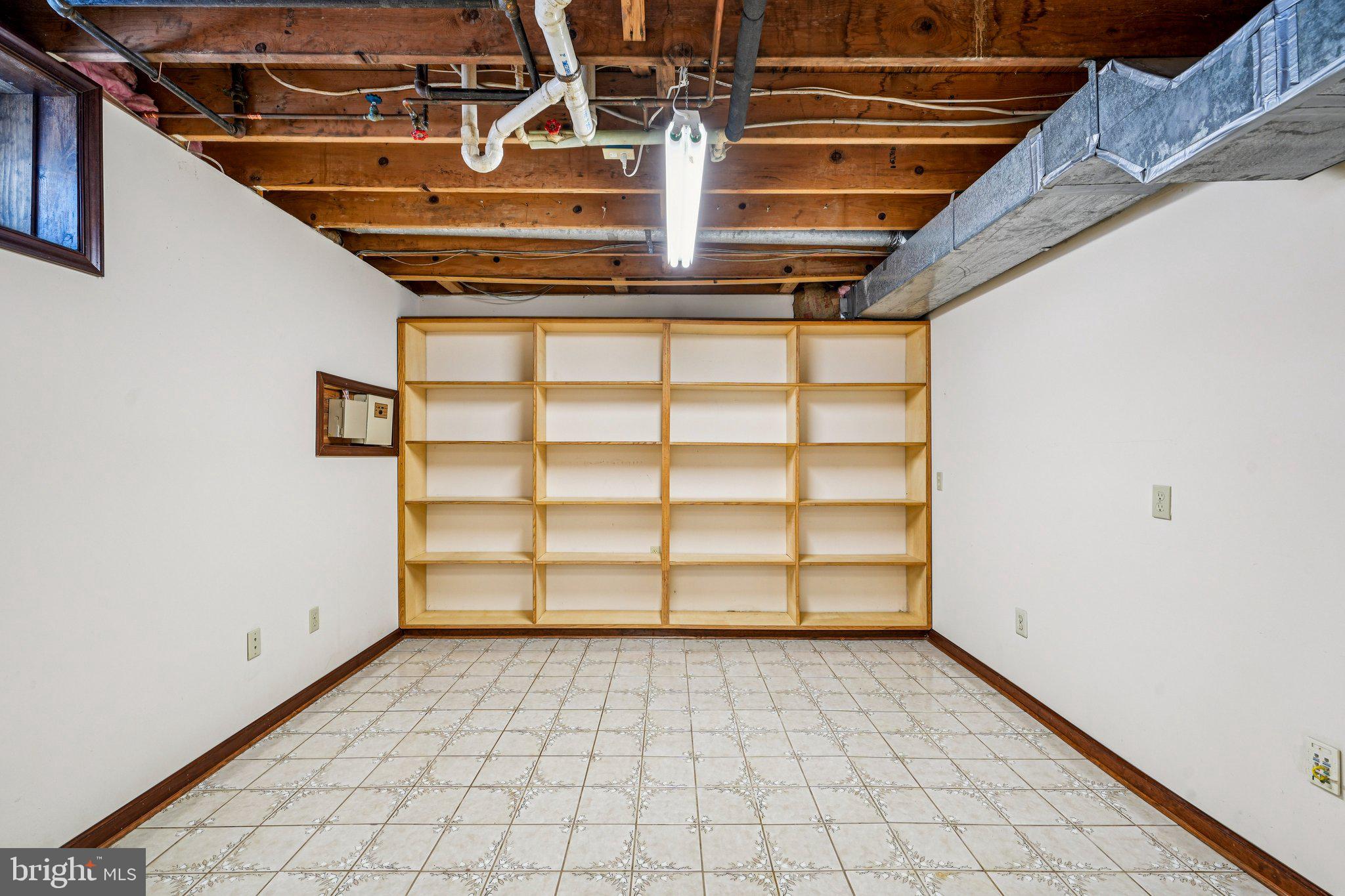 806 NORTHWINDS DRIVE