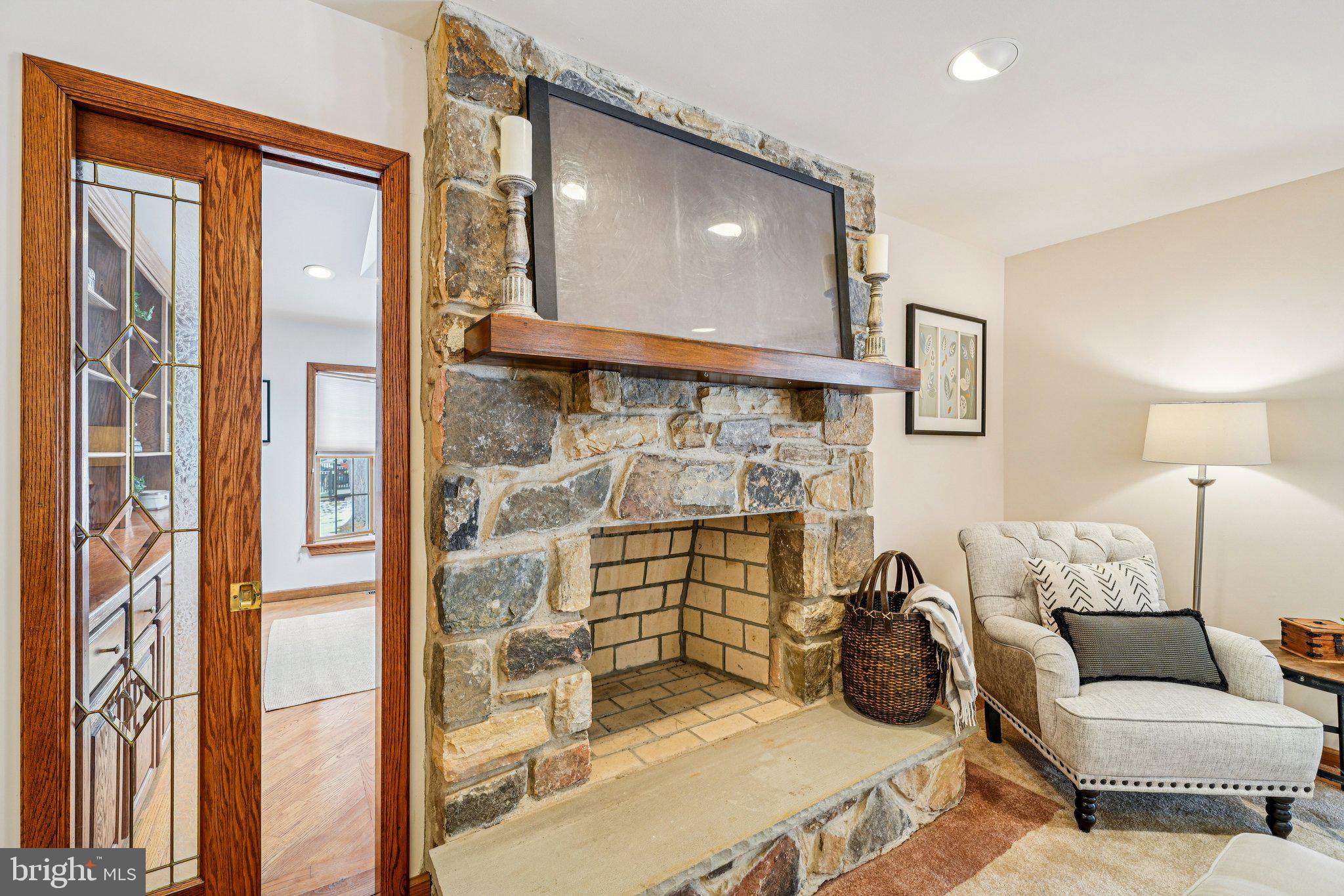 806 NORTHWINDS DRIVE