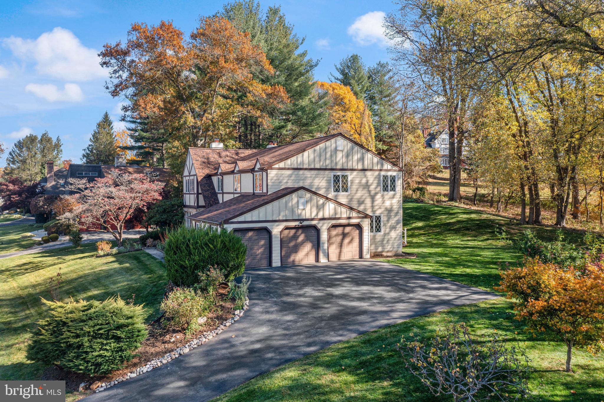 806 NORTHWINDS DRIVE