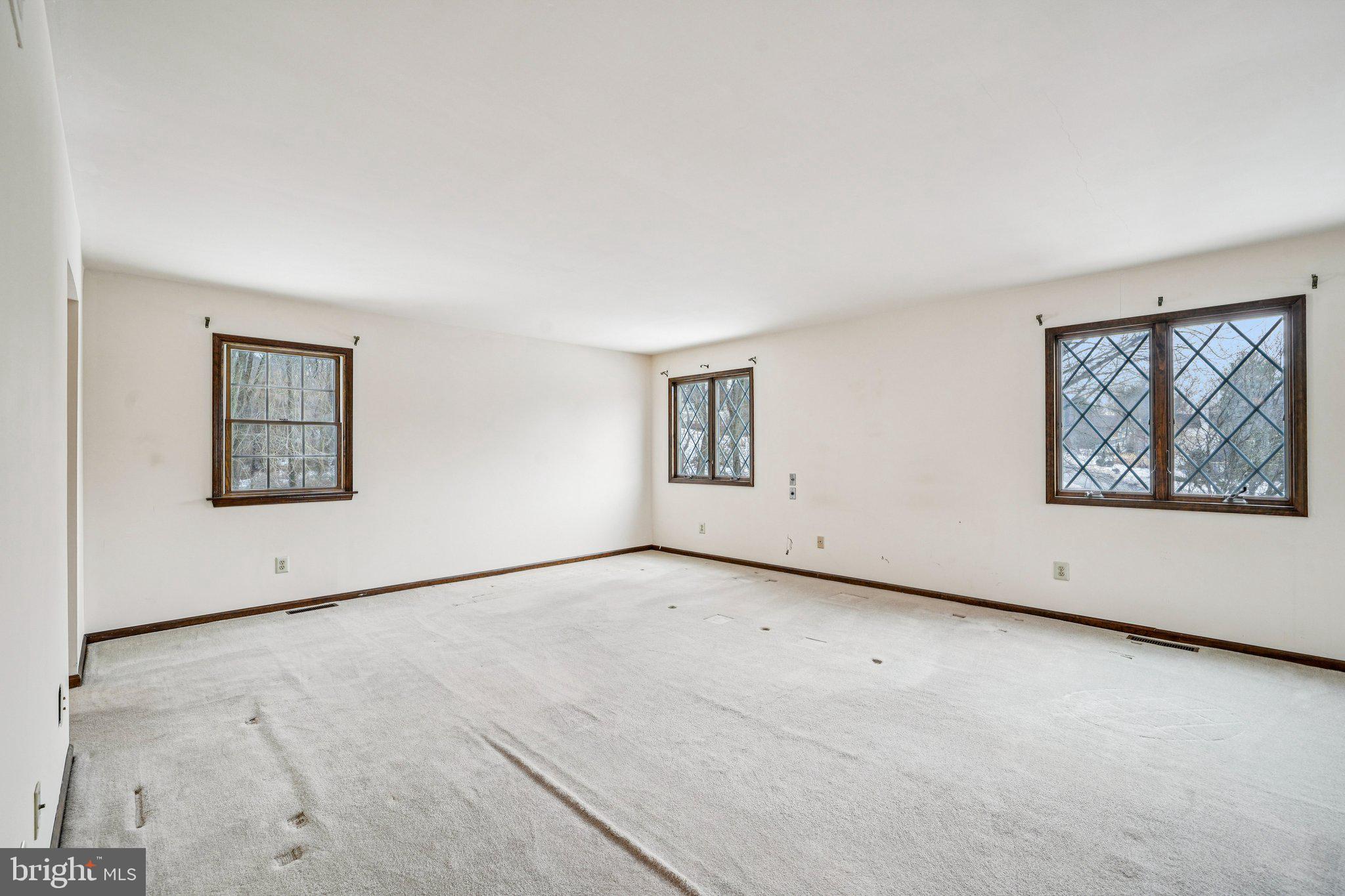 806 NORTHWINDS DRIVE