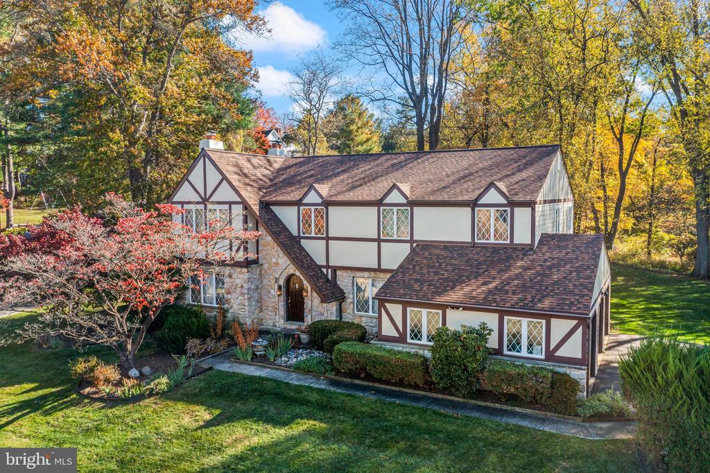 806 NORTHWINDS DRIVE