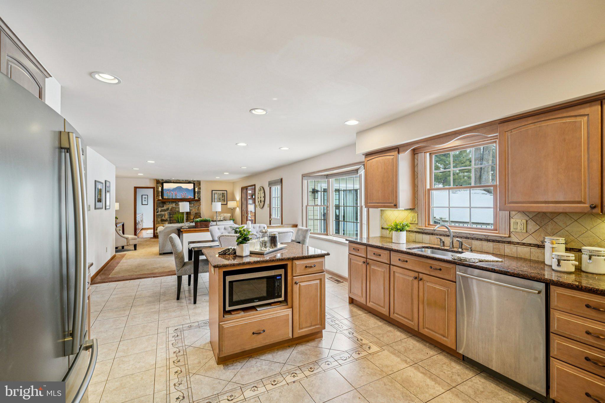 806 NORTHWINDS DRIVE