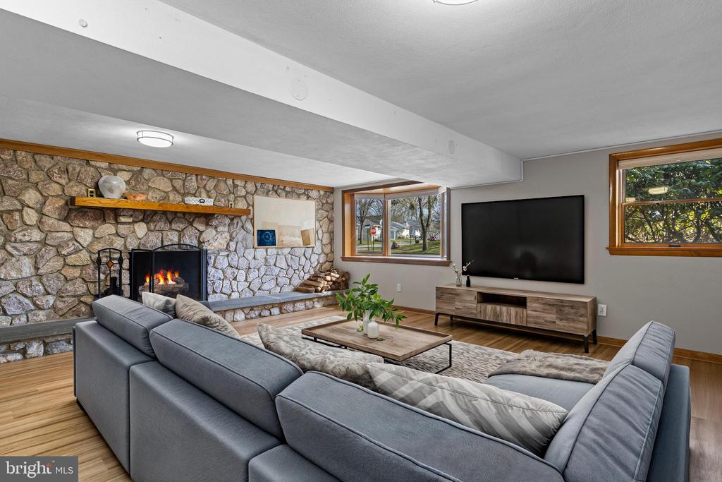 830 LEWIS LANE