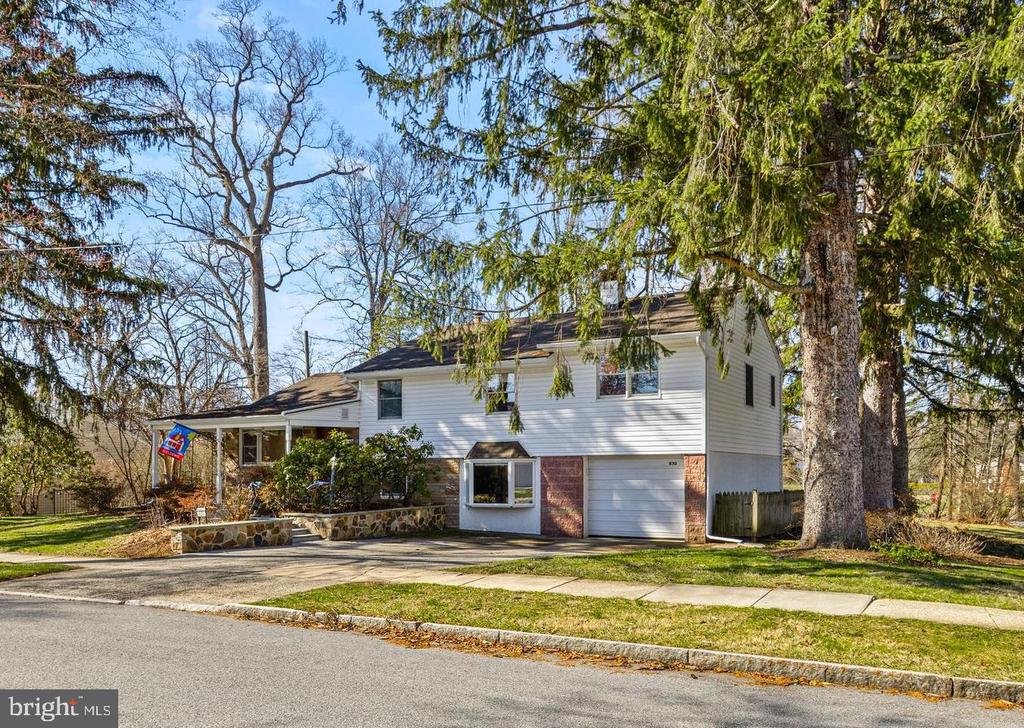 830 LEWIS LANE
