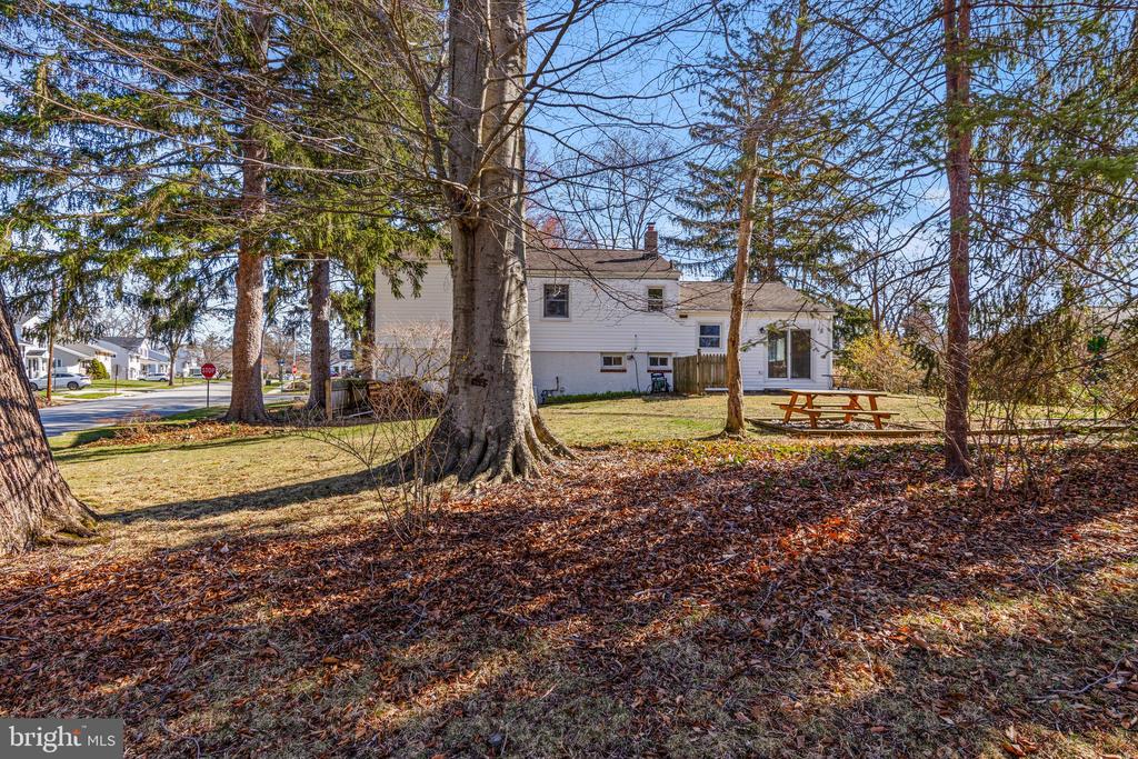 830 LEWIS LANE