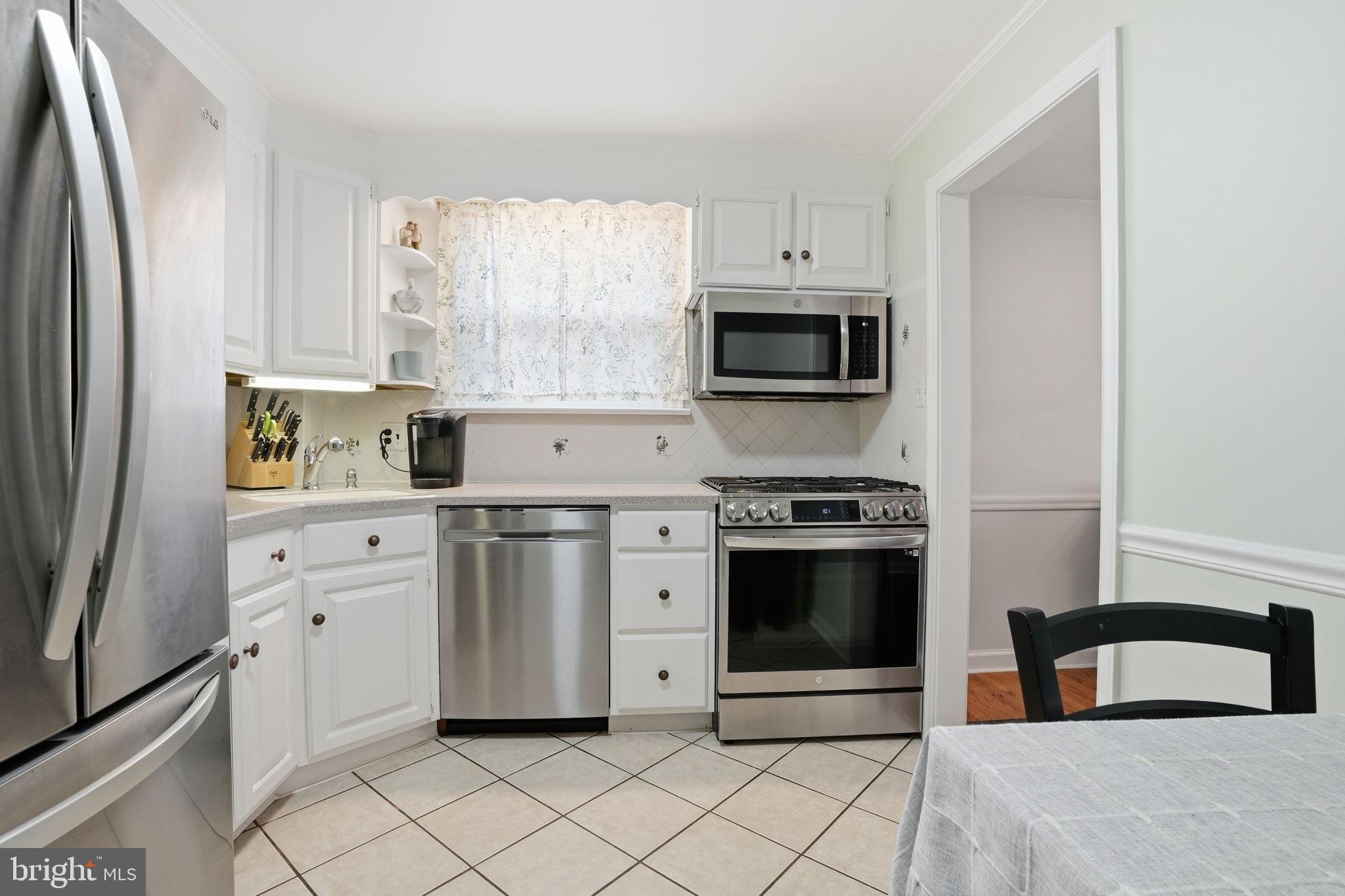 2609 ASHWOOD DRIVE