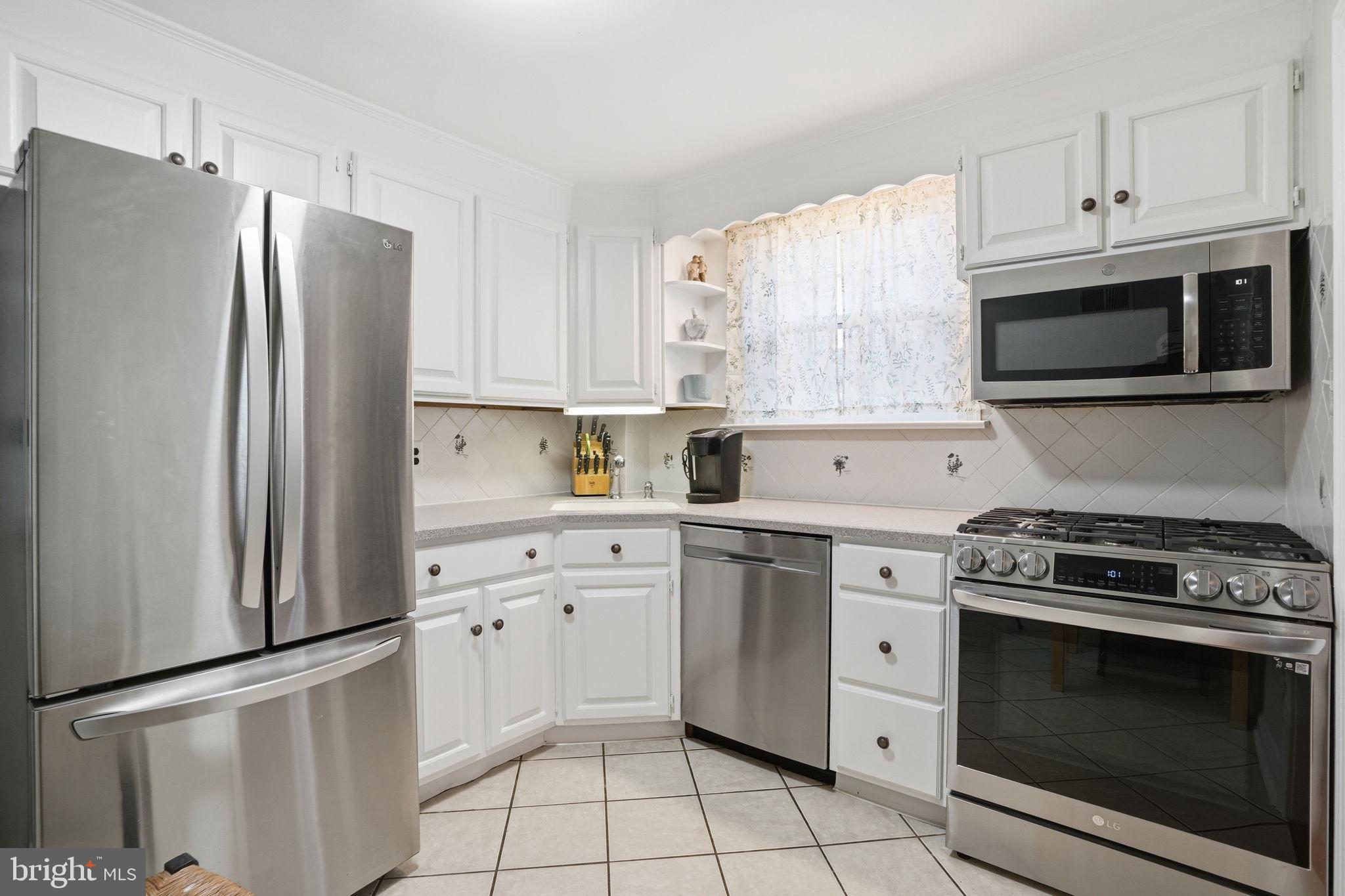 2609 ASHWOOD DRIVE