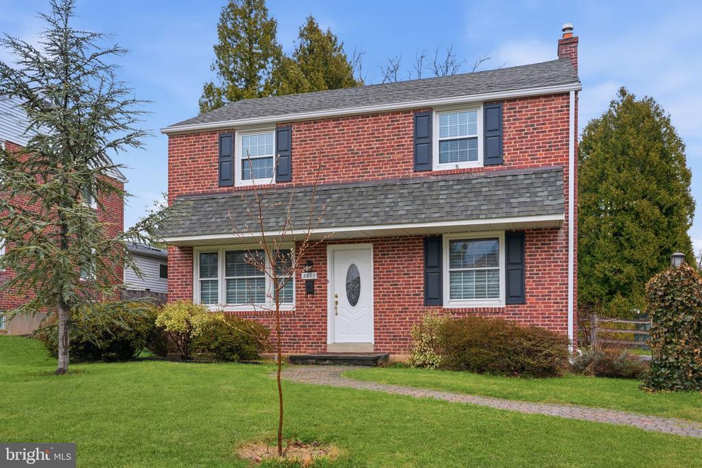 2609 ASHWOOD DRIVE