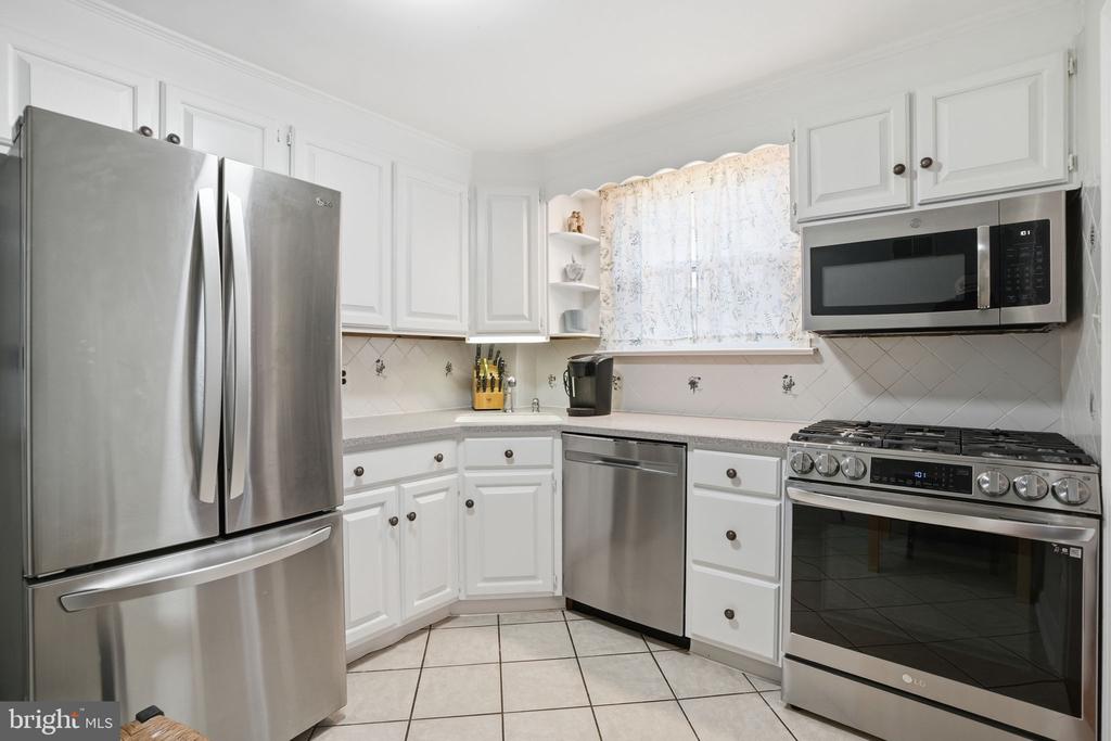 2609 ASHWOOD DRIVE