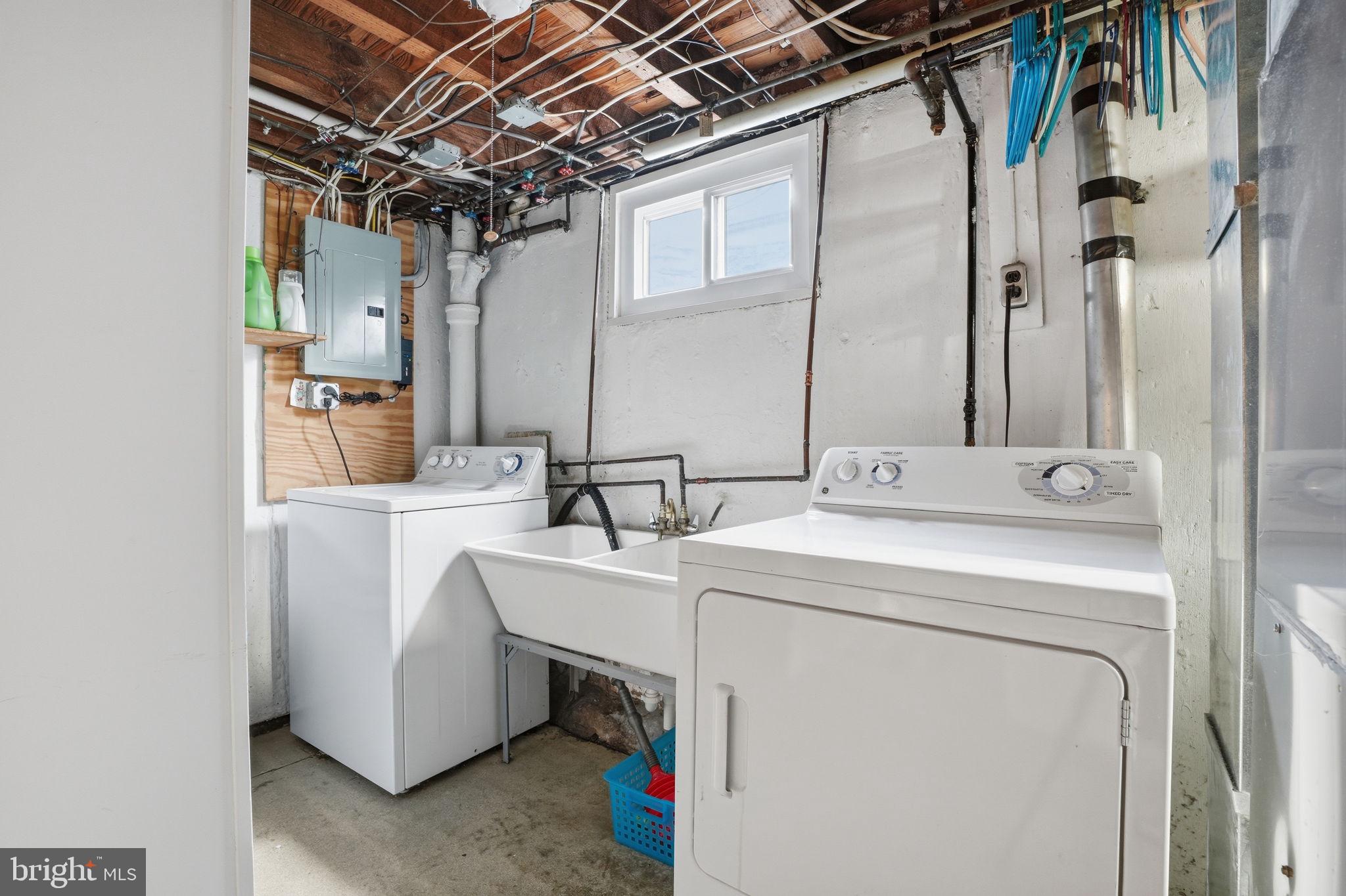 2609 ASHWOOD DRIVE