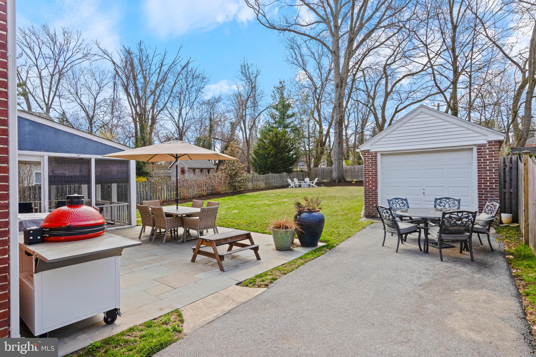 526 E BEECH TREE LANE