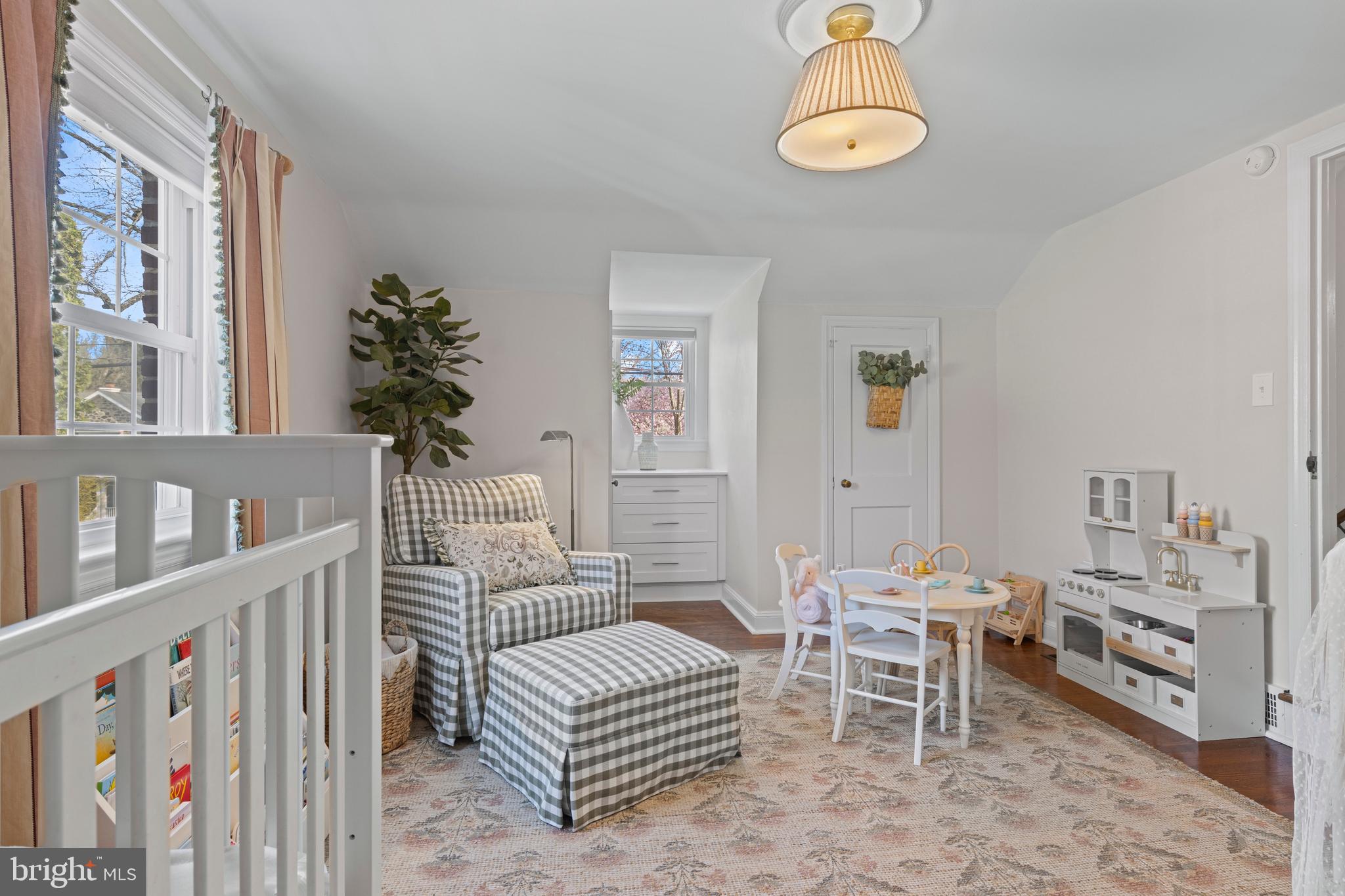 526 E BEECH TREE LANE