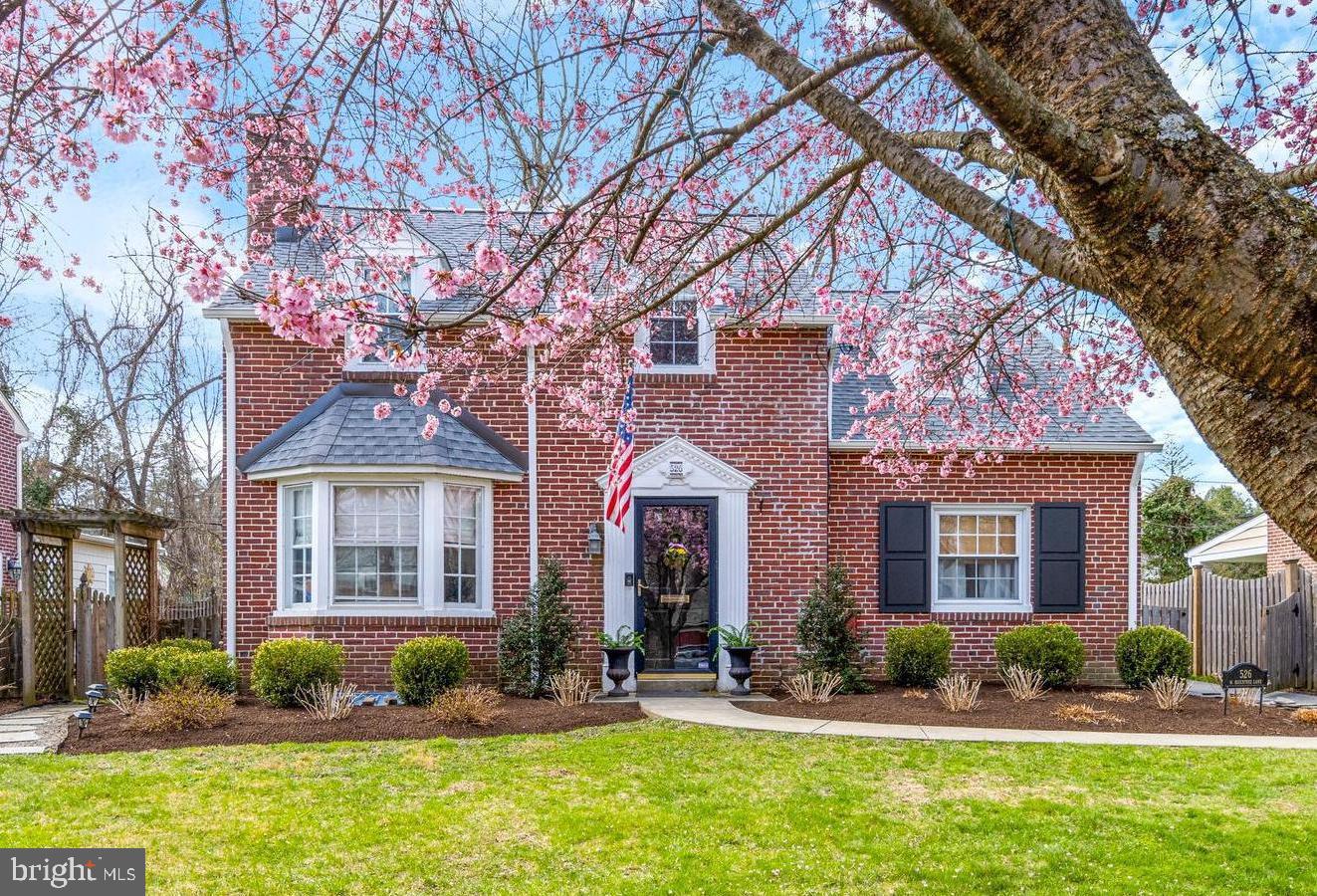 526 E BEECH TREE LANE