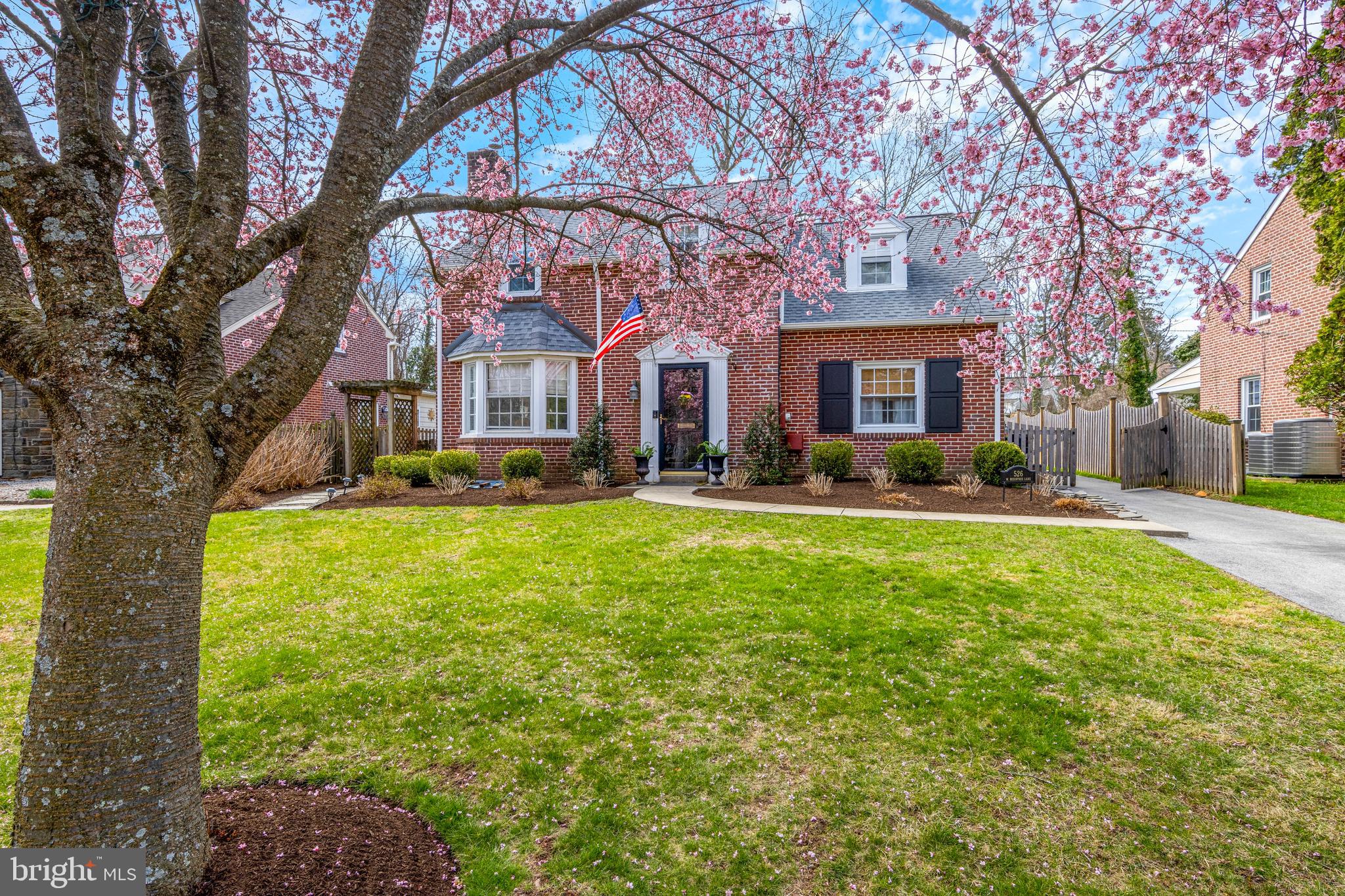 526 E BEECH TREE LANE