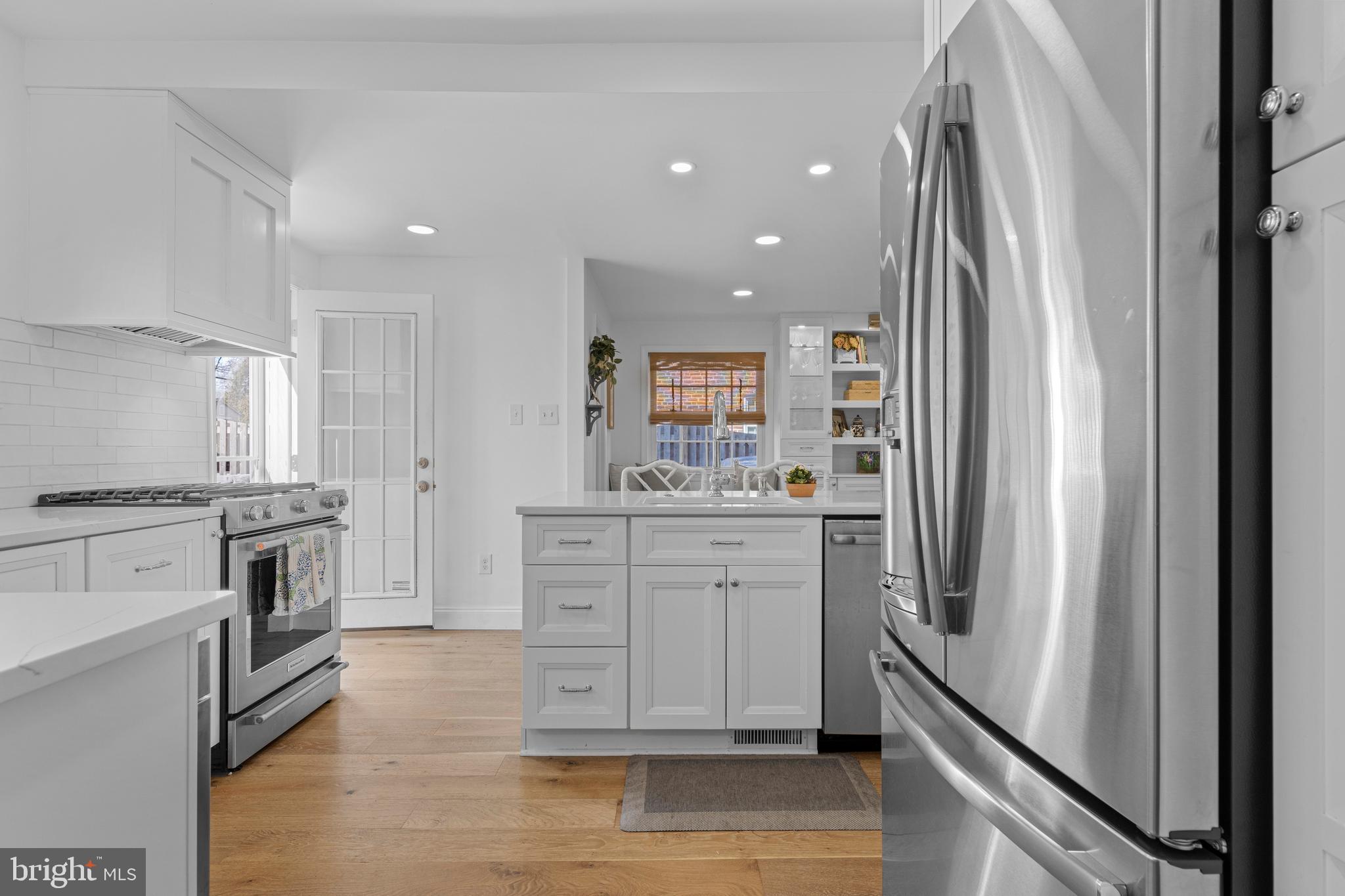 526 E BEECH TREE LANE