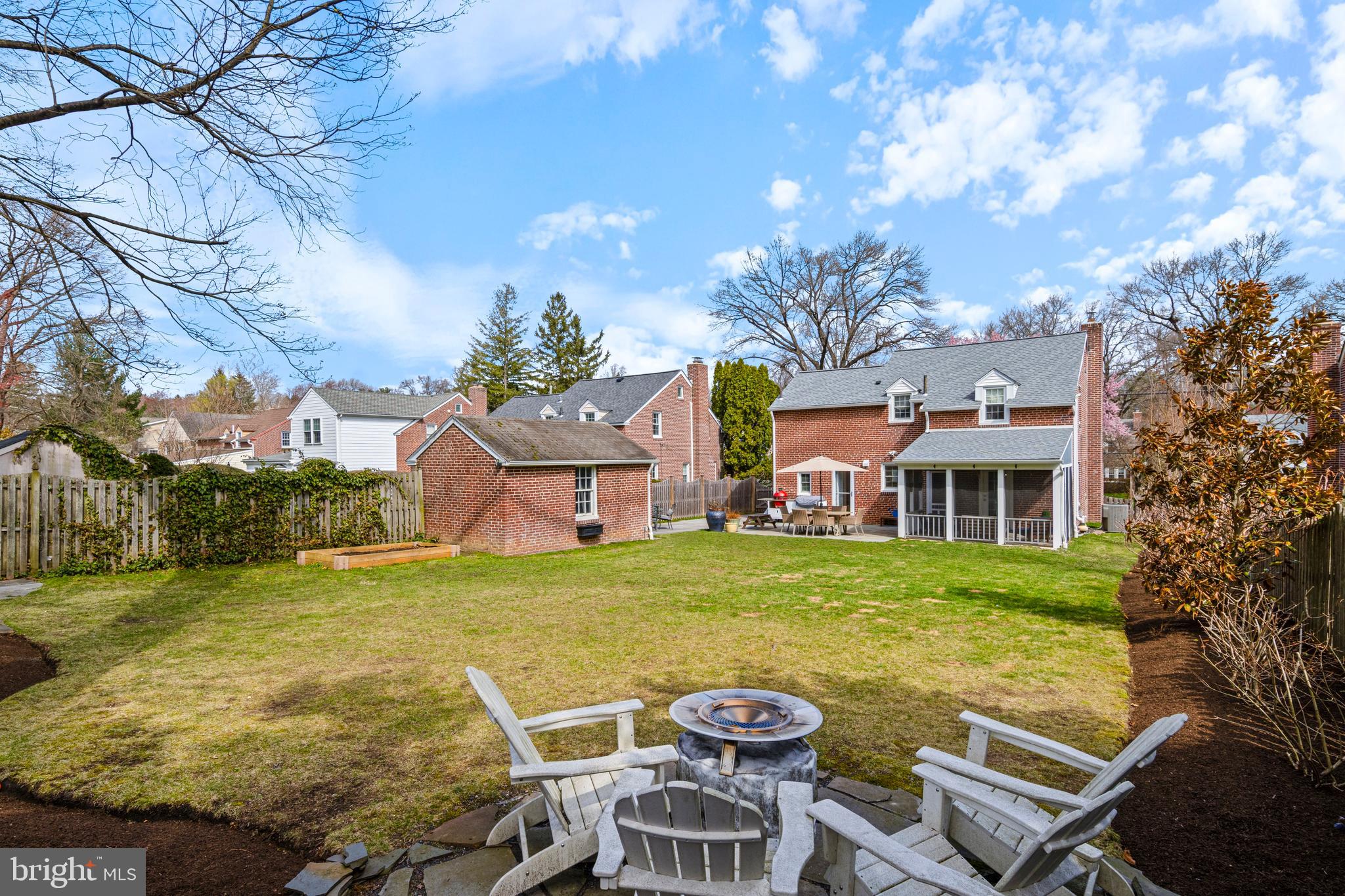 526 E BEECH TREE LANE