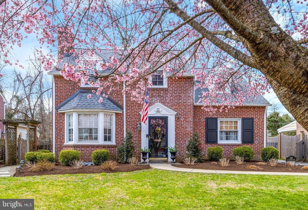 526 E BEECH TREE LANE