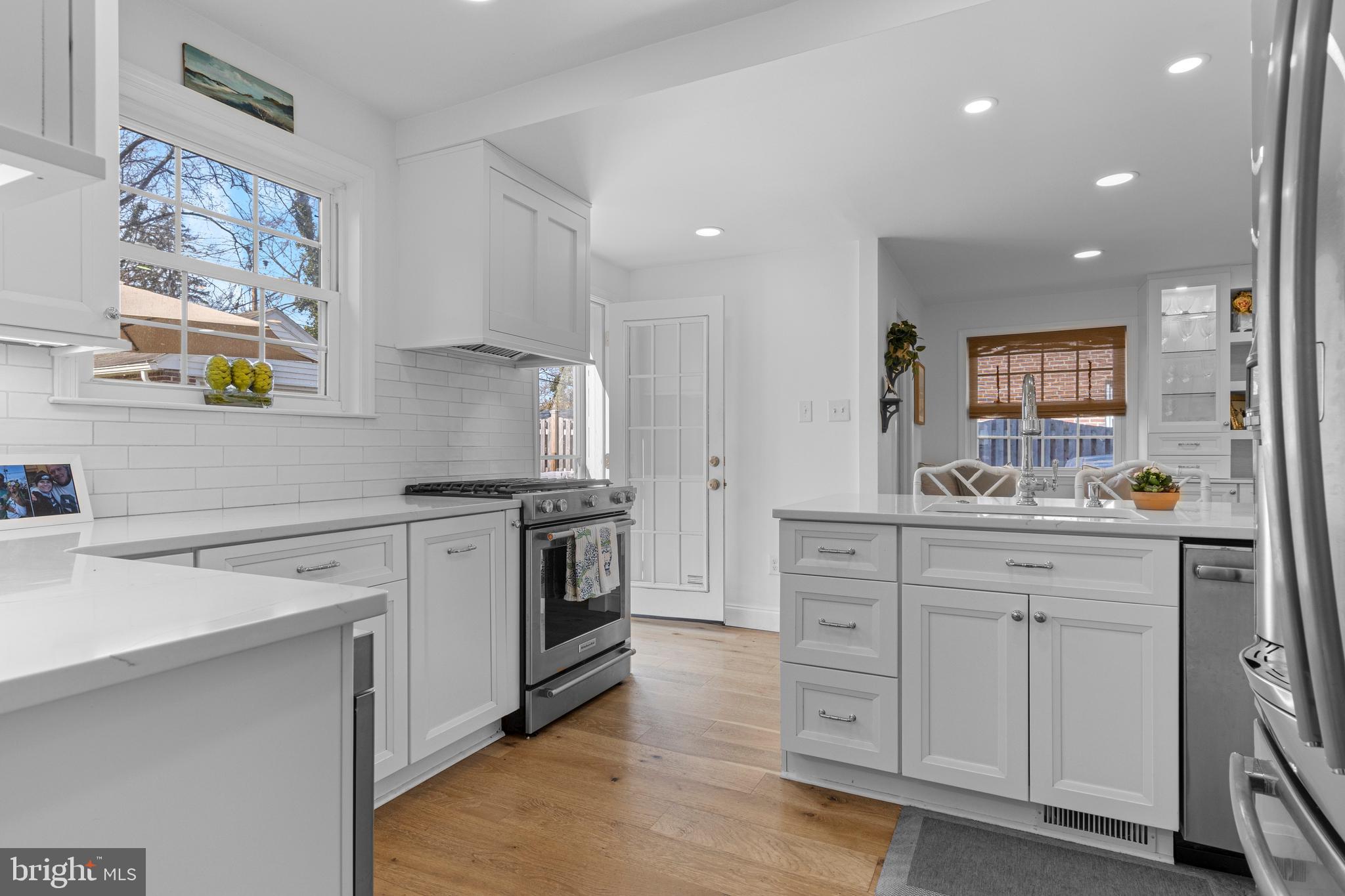 526 E BEECH TREE LANE