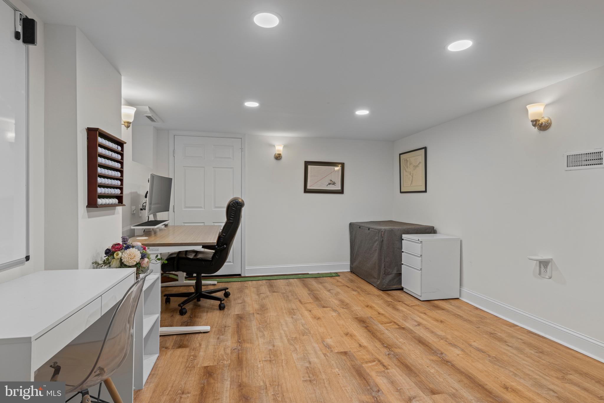 526 E BEECH TREE LANE