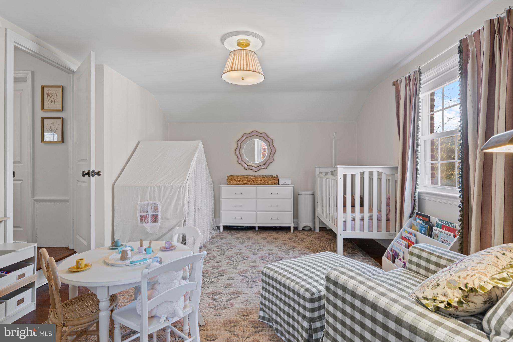 526 E BEECH TREE LANE