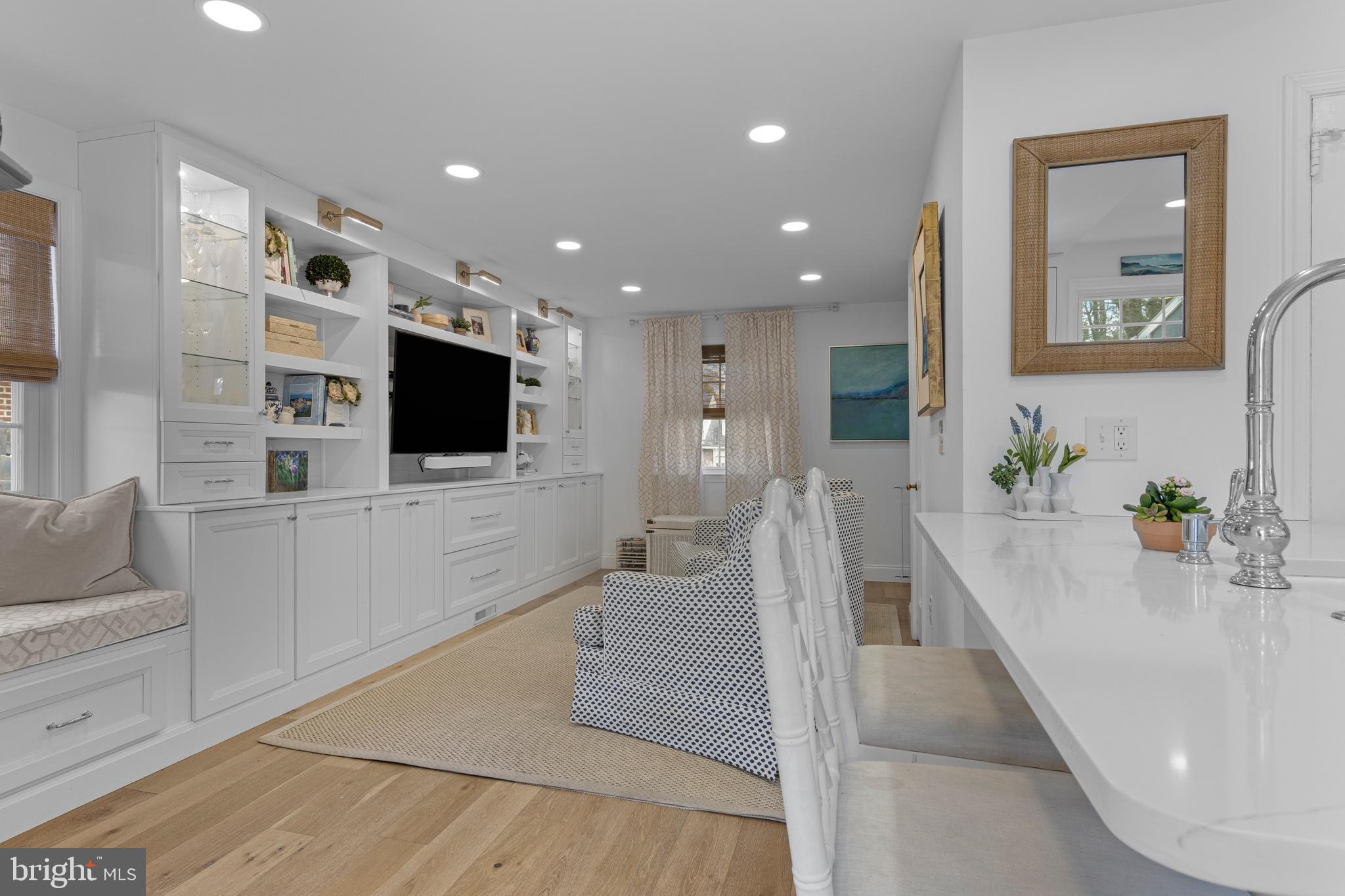 526 E BEECH TREE LANE