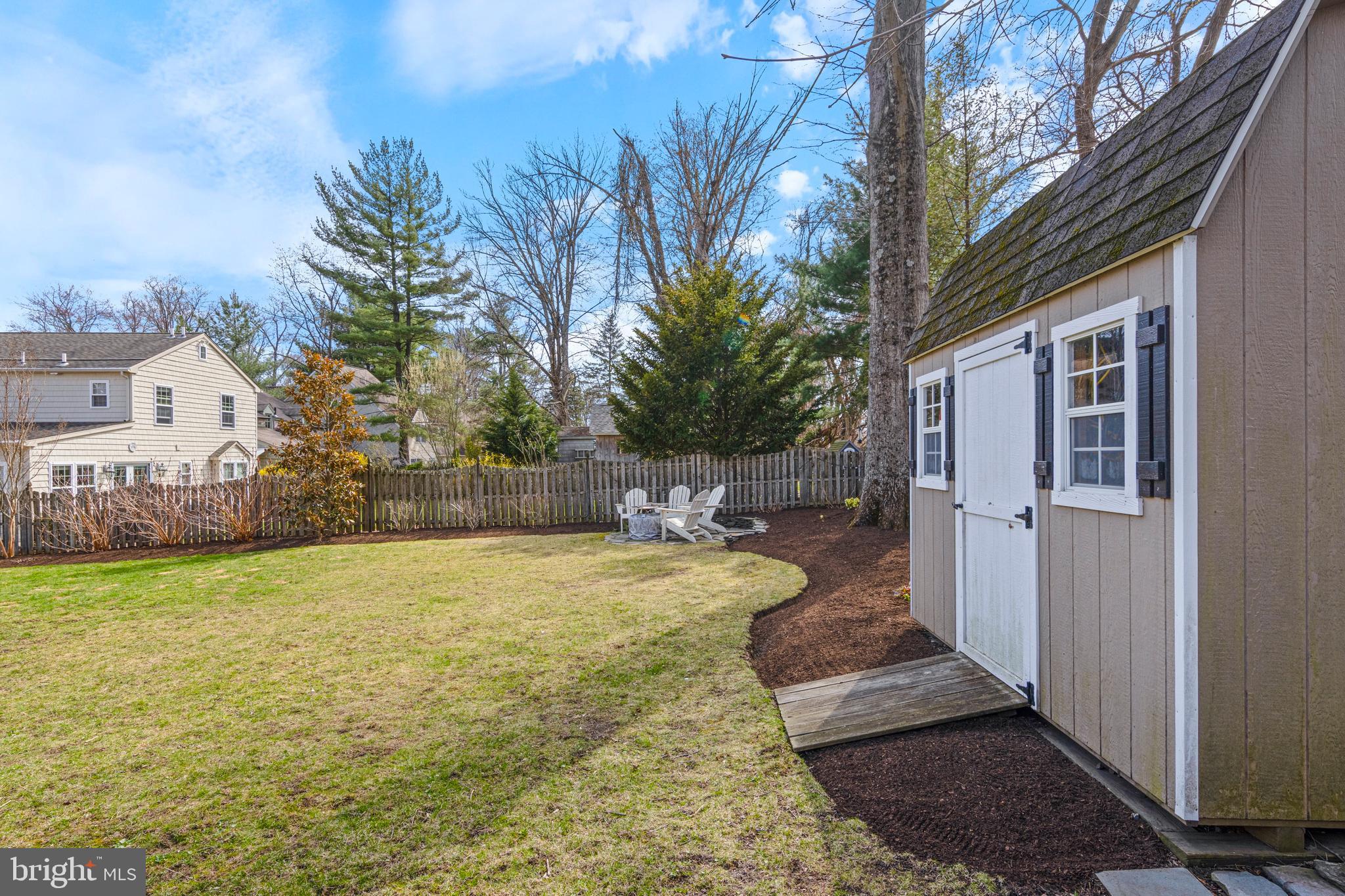 526 E BEECH TREE LANE