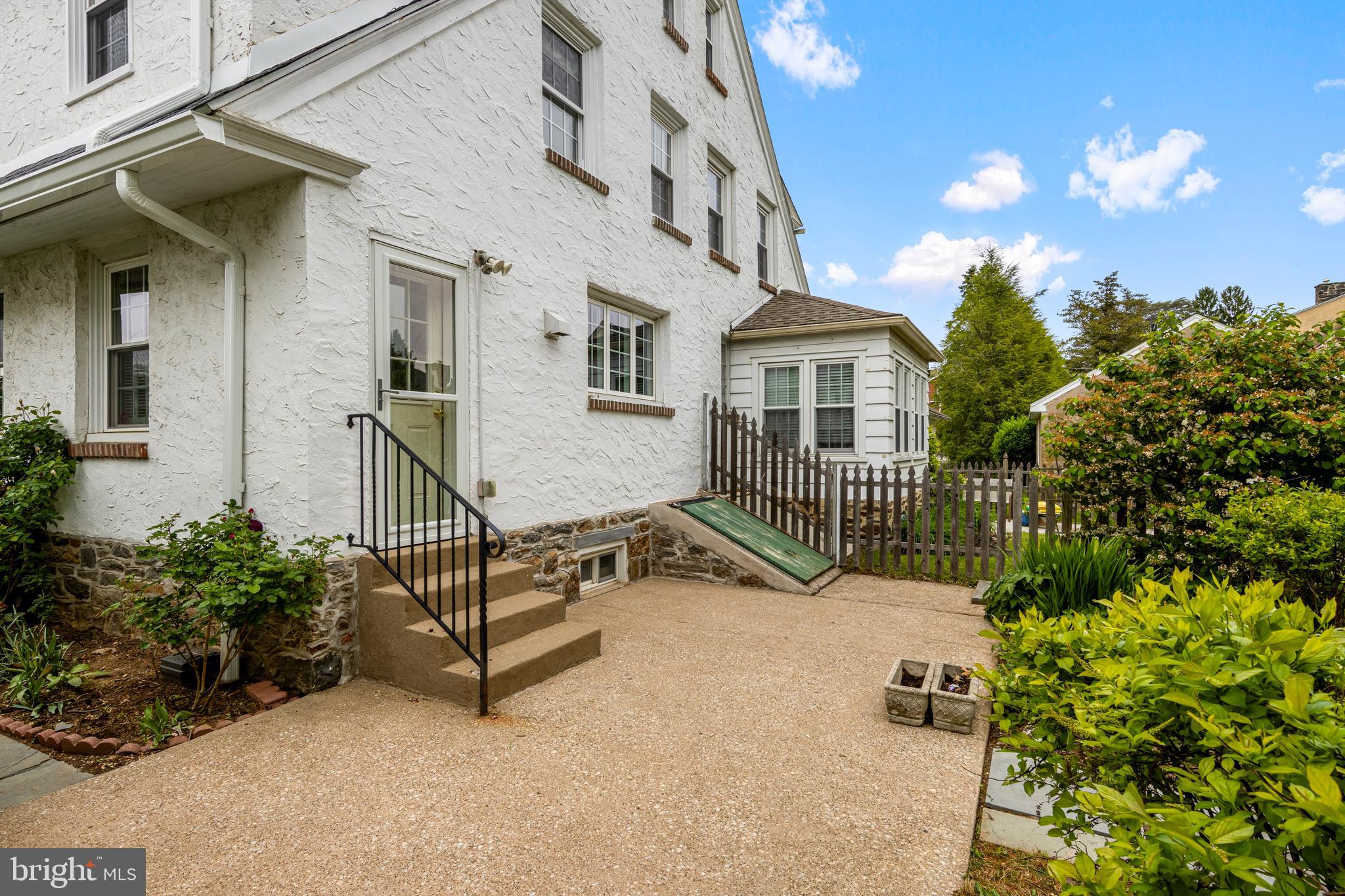 239 LOWRYS LANE