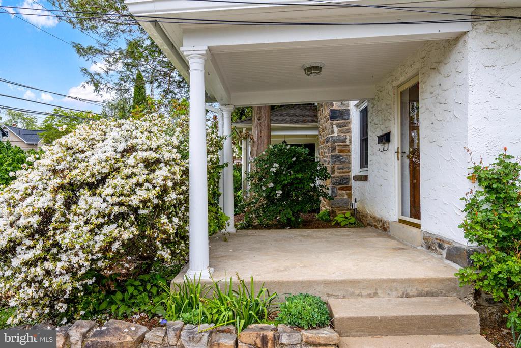 239 LOWRYS LANE