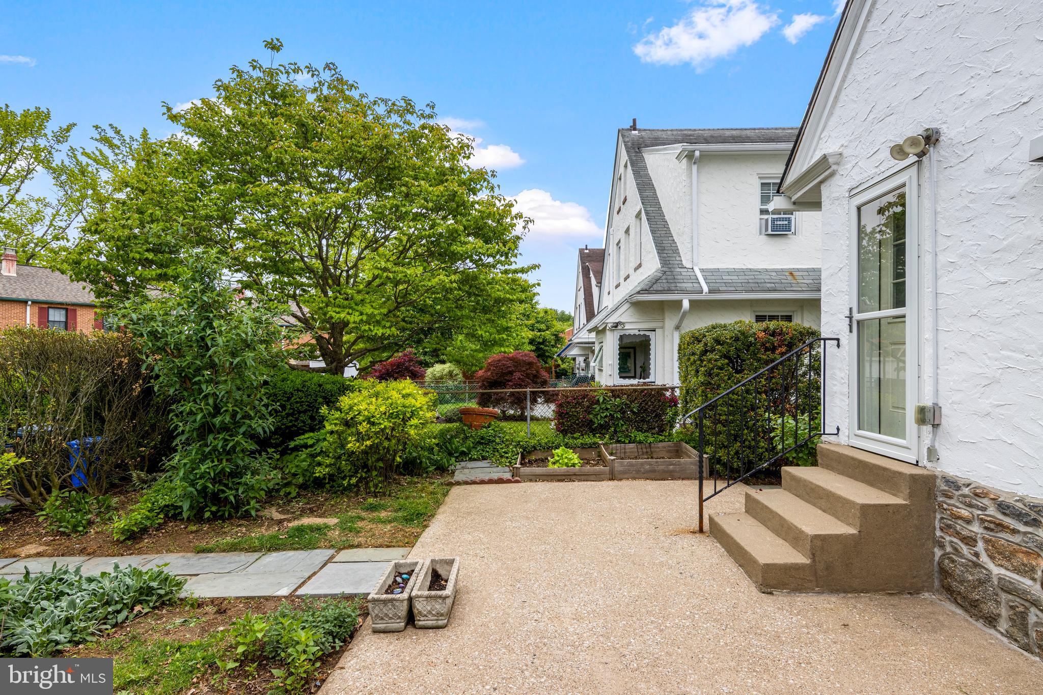 239 LOWRYS LANE