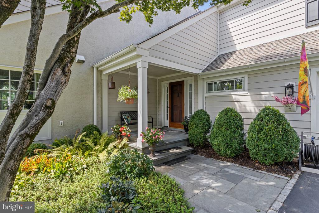608 LINDSAY CIRCLE