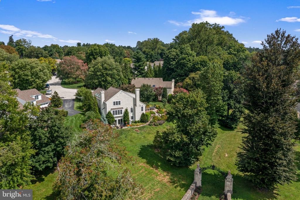 608 LINDSAY CIRCLE