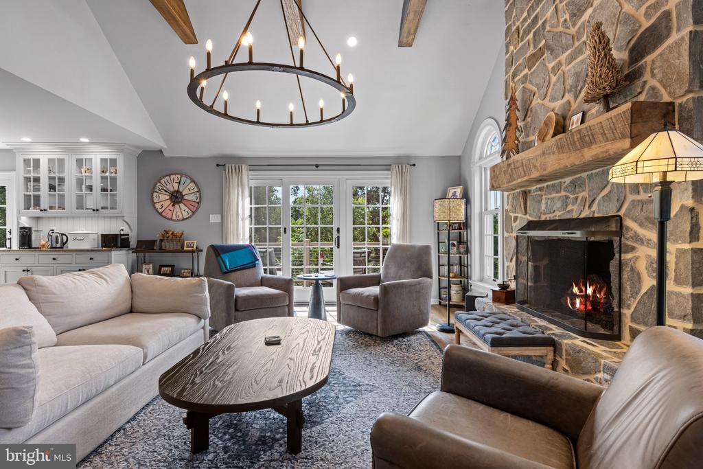 608 LINDSAY CIRCLE