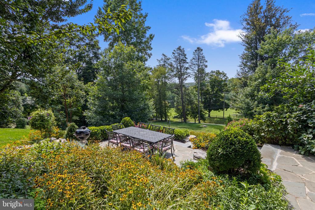 608 LINDSAY CIRCLE
