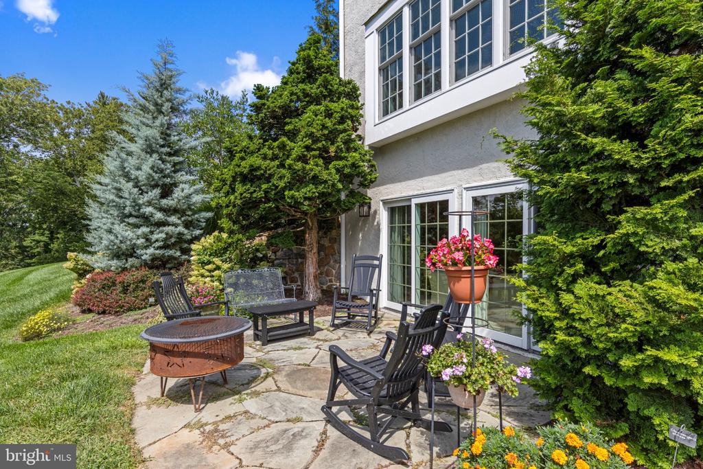 608 LINDSAY CIRCLE