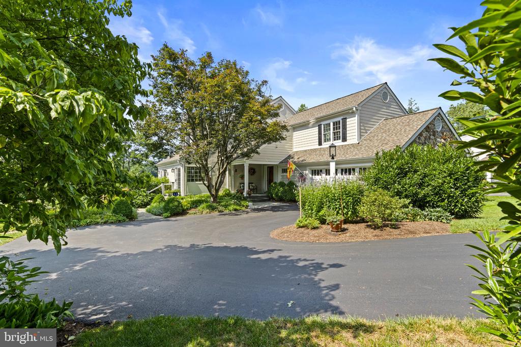 608 LINDSAY CIRCLE