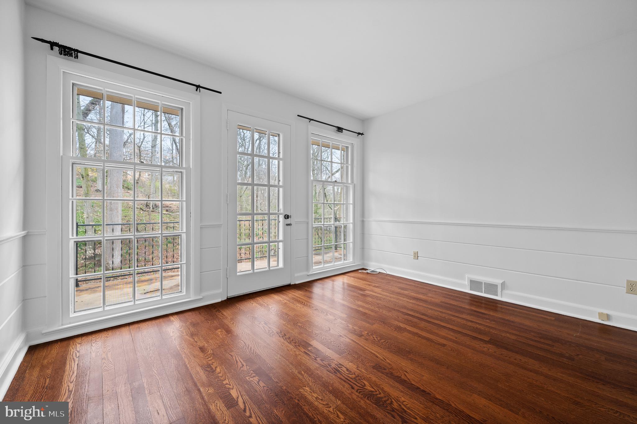 217 Winsor Ln