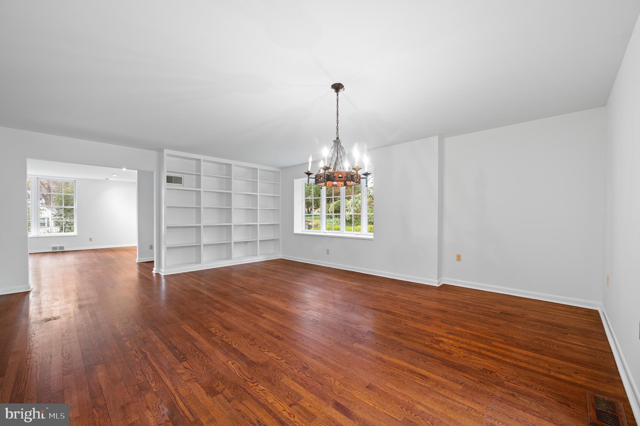217 Winsor Ln