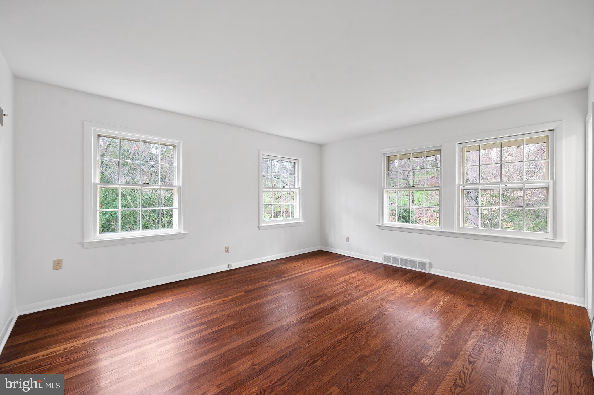 217 Winsor Ln
