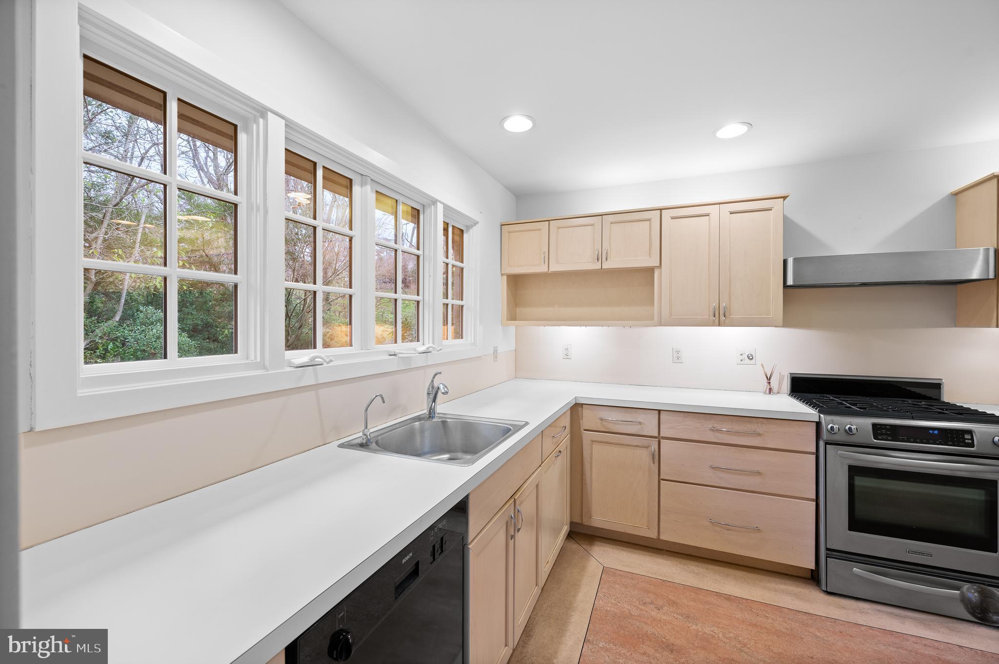 217 Winsor Ln