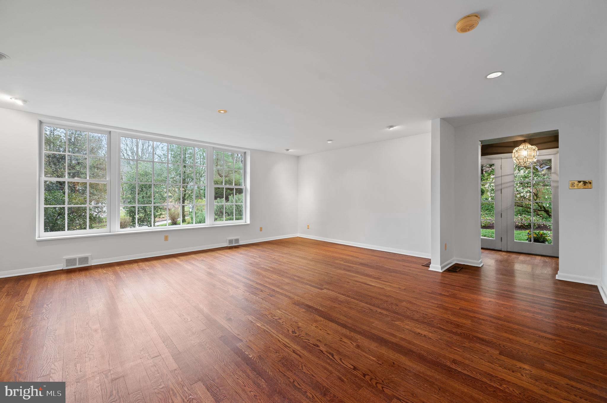 217 Winsor Ln