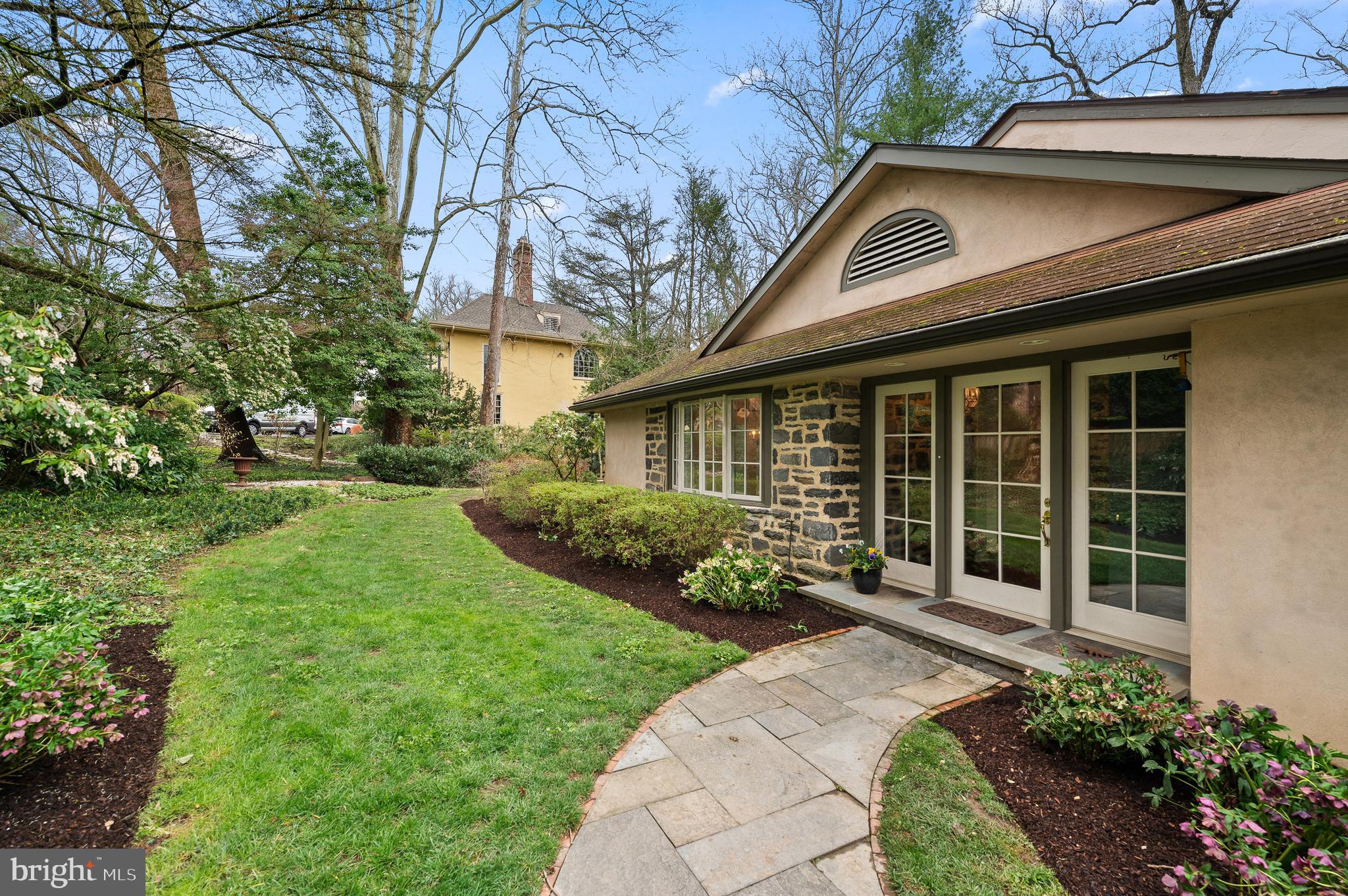217 Winsor Ln
