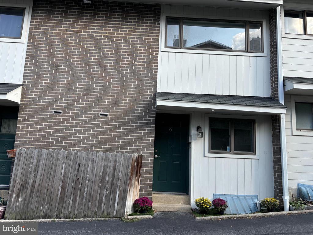 106-Unit 6 W Montgomery Ave #6