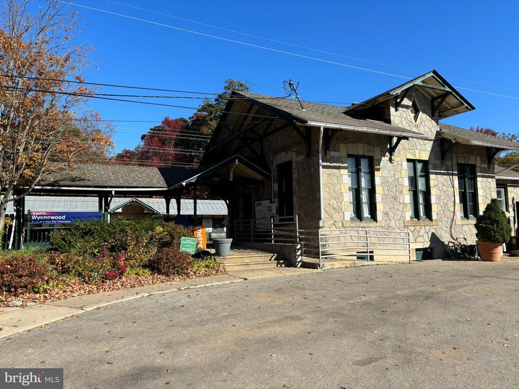 428 Redleaf Rd
