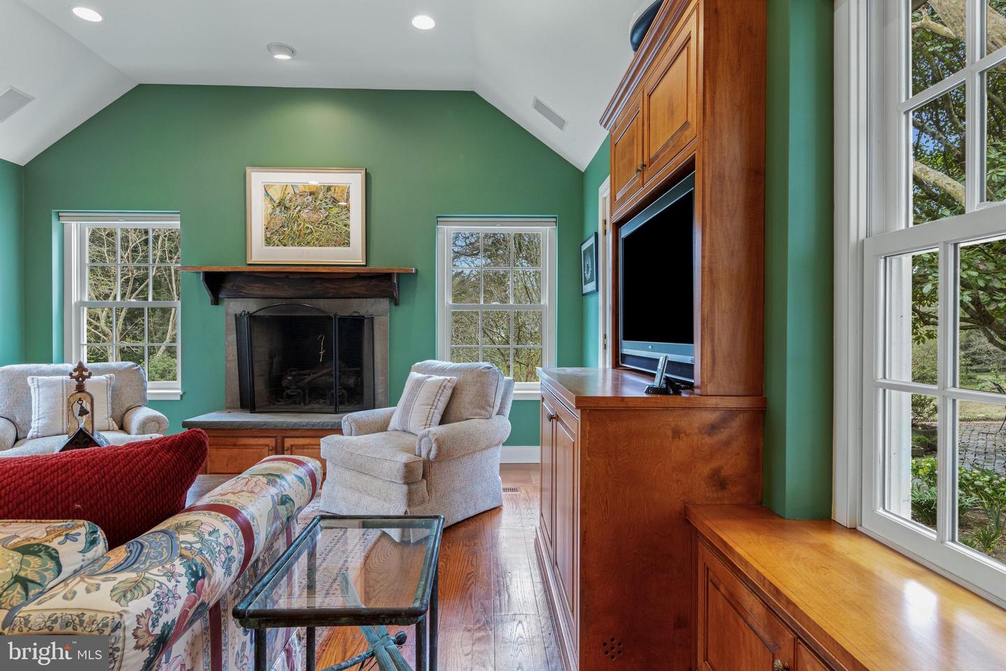 331 Fishers Rd