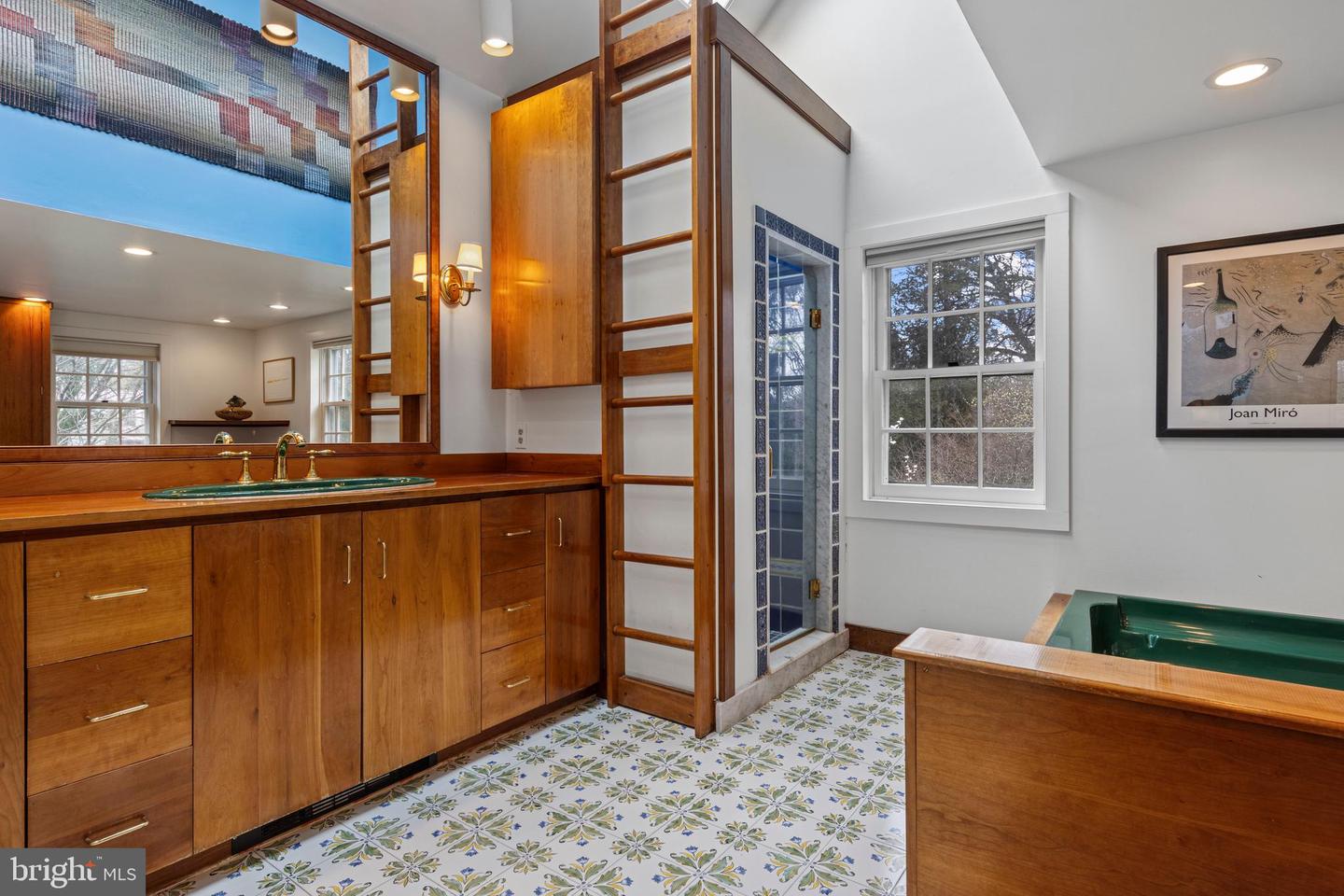 331 Fishers Rd