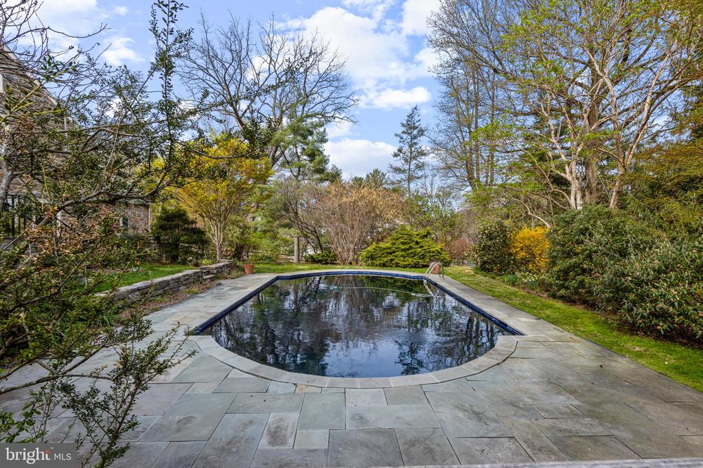331 Fishers Rd