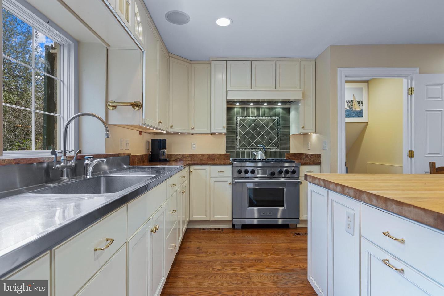 331 Fishers Rd